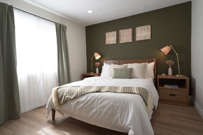 4 bedrooms, desk, iron/ironing board, travel cot