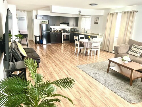 Homey, Cheerful & Spacious🙂