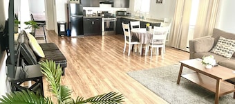 Homey, Cheerful & Spacious🙂
