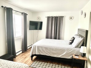 1 室のベッドルーム、デスク、アイロン / アイロン台、WiFi (無料)