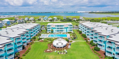 Crystal Coast Retreat! 2br/2bth Waterfront Condo with Community Pool!