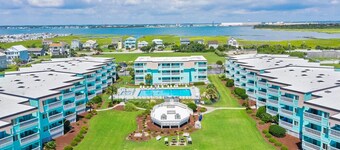 Crystal Coast Retreat! 2br/2bth Waterfront Condo with Community Pool!