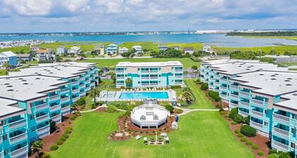 Crystal Coast Retreat! 2br/2bth Waterfront Condo with Community Pool!
