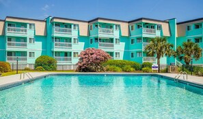 Outdoor pool - Crystal Coast Retreat! 2br/2bth Waterfront Condo with Community Pool! (Atlantic Beach)