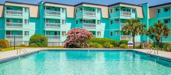 Crystal Coast Retreat! 2br/2bth Waterfront Condo with Community Pool!