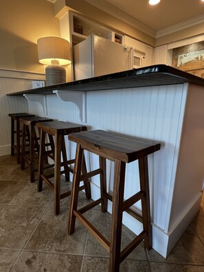 Dining - Crystal Coast Retreat! 2br/2bth Waterfront Condo with Community Pool! (Atlantic Beach)