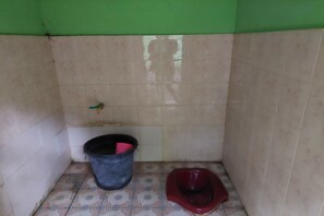 Standard Tent | Bathroom | Bathtub