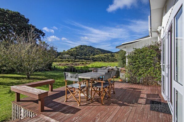 تناول الطعام بالخارج