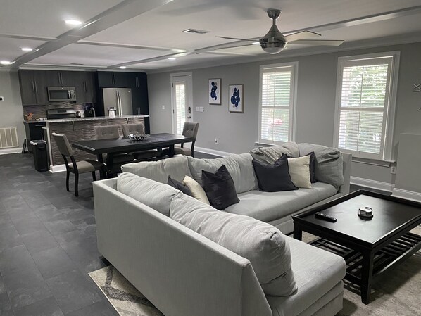 Smart TV, computer monitors