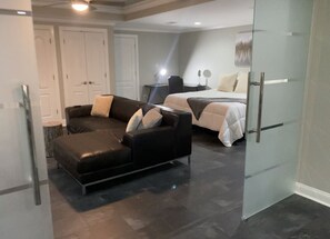 1 bedroom, in-room safe, desk, iron/ironing board