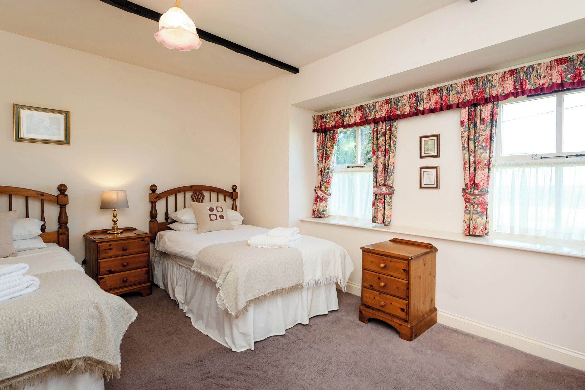 Cottage | 2 bedrooms, individually decorated, individually furnished, free WiFi