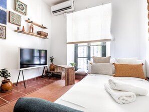 1 bedroom, iron/ironing board, internet