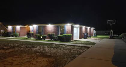 Cheerful 3 Bedroom Home w/ Fireplace