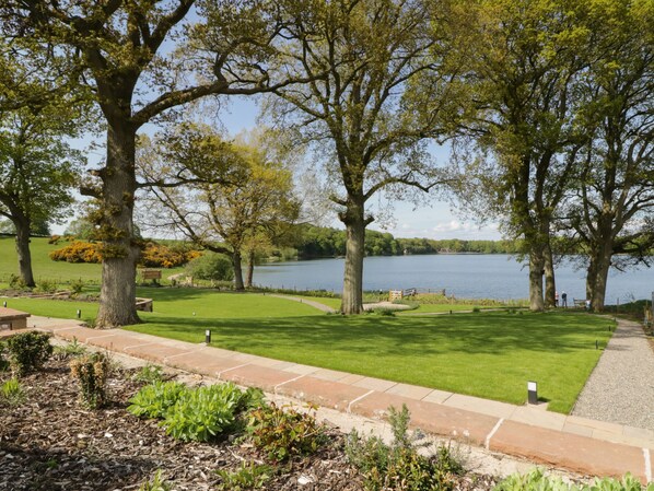 Cottage | Property grounds