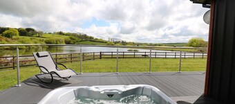 Llyn Cae Ty Nant Fishery Holiday Let