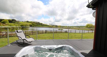 Llyn Cae Ty Nant Fishery Holiday Let