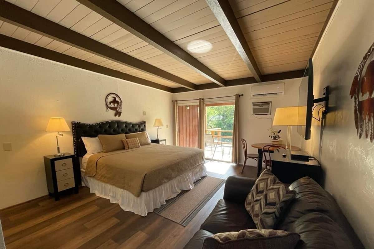Superior Room, 1 King Bed, Non Smoking, River View | 2 bedrooms, individually decorated, individually furnished, free WiFi