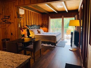 Superior Room, 1 King Bed, River View | Individually decorated, individually furnished, free WiFi, bed sheets - Riverfront Lodging (Shady Cove)