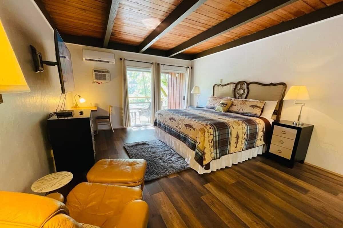 Superior Room, 1 King Bed, Balcony, River View | 2 bedrooms, individually decorated, individually furnished, free WiFi