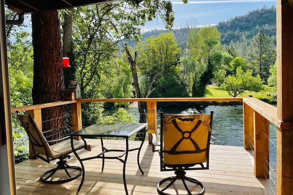 Superior Room, 1 King Bed, River View