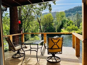 Superior Room, 1 King Bed, River View - Riverfront Lodging (Shady Cove)