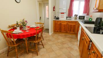 Cottage | Cuisine privée | Réfrigérateur, bouilloire électrique, grille-pain