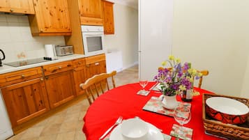 Cottage | Dapur pribadi | Lemari es, ketel listrik, dan pemanggang roti
