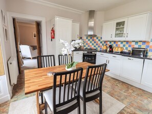 Cottage | Dining