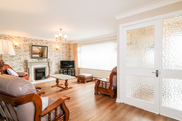 Cottage | Living room | Fireplace