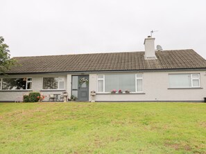 Cottage | Exterior - 27 Pinewood Hill (Newry)