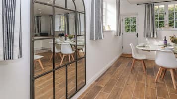 Cottage | Bahagian dalam