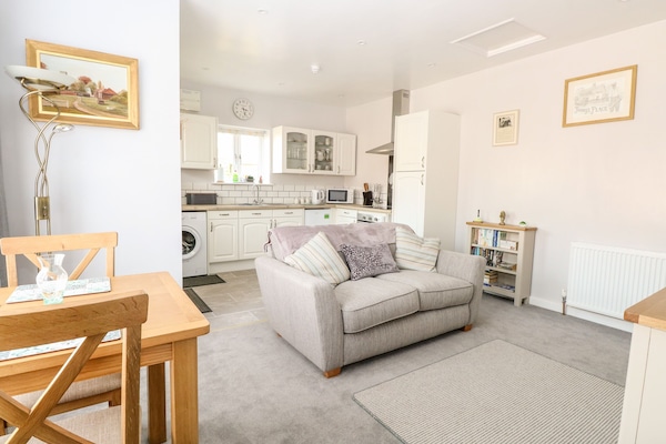 Cottage | Living room | TV
