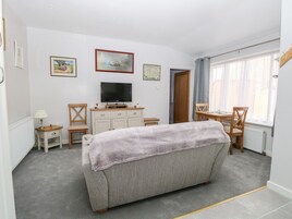 Cottage | 1 bedroom, individually decorated, individually furnished, free WiFi