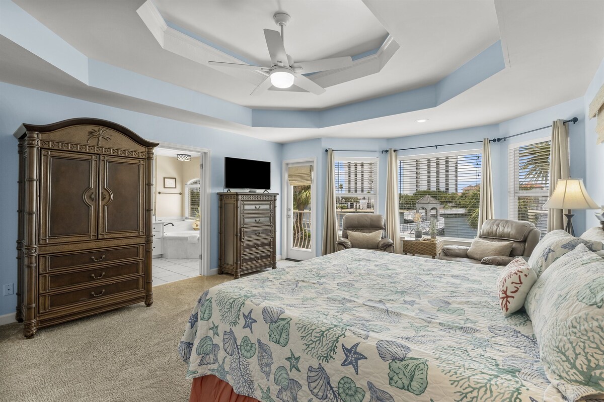 Photo 7 of Walk 4 min to PRIVATE BEACH in Destin! Backyard Pool🏖️ On The Lake🏖️ Fire Pit