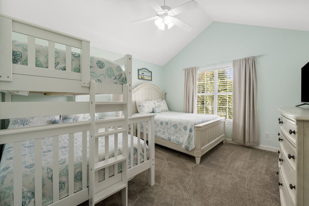 Photo 18 of Walk 4 min to PRIVATE BEACH in Destin! Backyard Pool🏖️ On The Lake🏖️ Fire Pit
