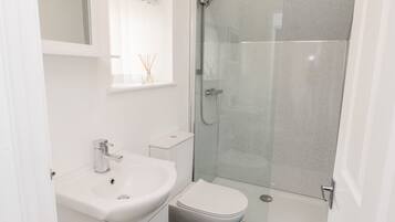 Cottage | Bathroom