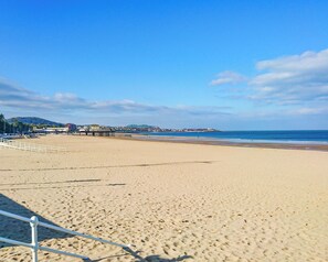 Cottage | Beach | Beach nearby - Ocean View Apartment (Colwyn Bay)