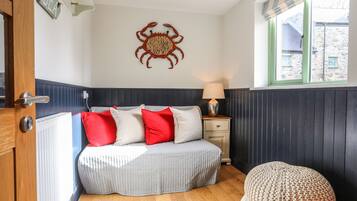 Cottage | 4 bedrooms, individually decorated, individually furnished, free WiFi