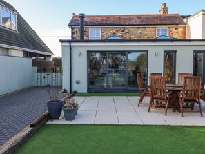 Terrace/patio - Dolwern (Newport)