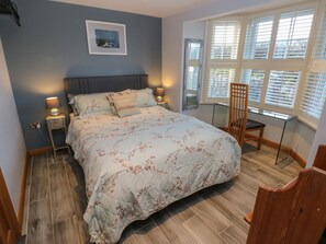 4 bedrooms, individually decorated, individually furnished, free WiFi - Dolwern (Newport)