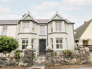 Cottage | Front of property - Dolwern (Newport)