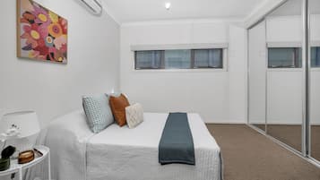 2 bedrooms, desk, iron/ironing board, free WiFi