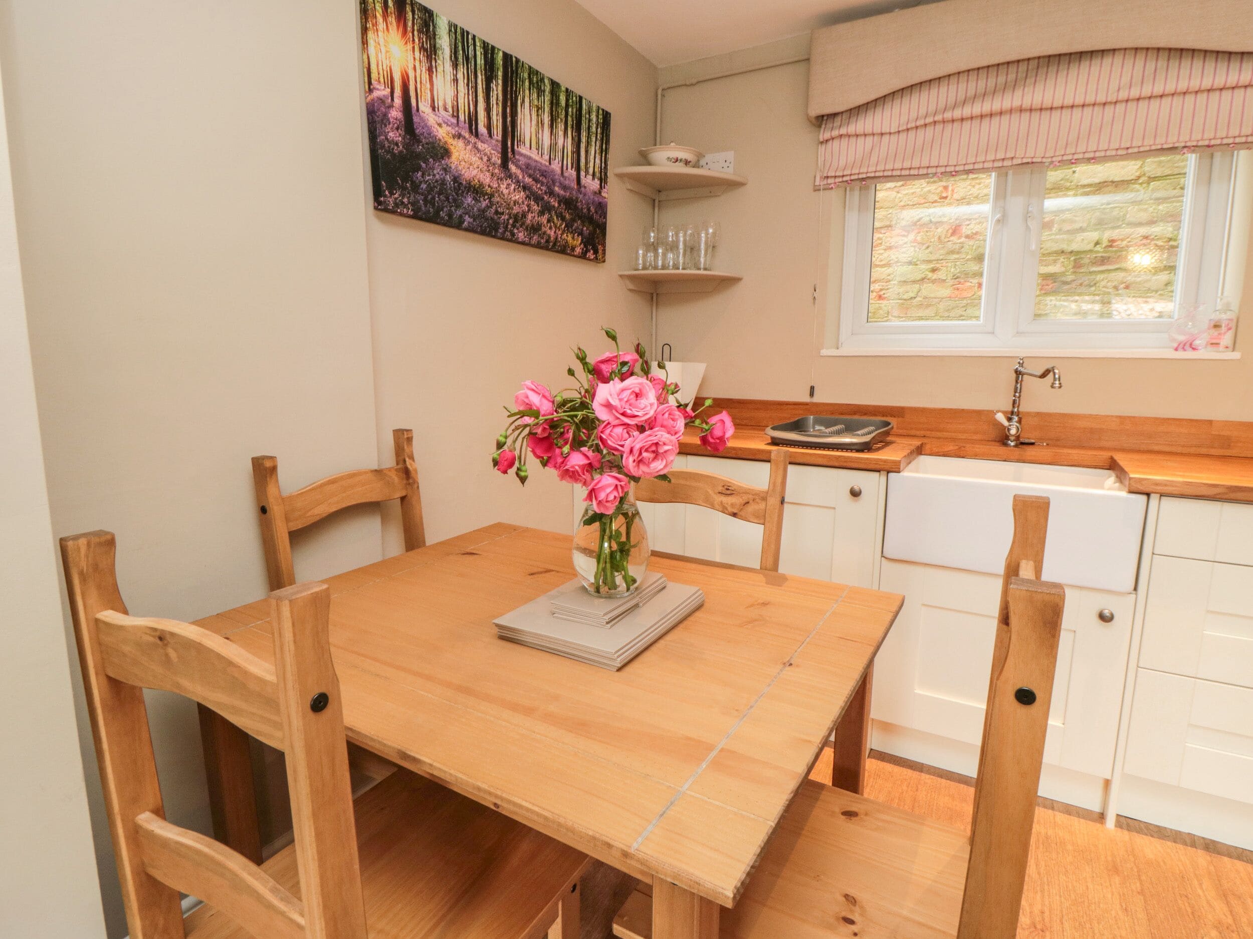 Cottage | Private kitchen | Fridge, electric kettle, toaster, cookware/dishes/utensils