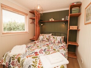 Cottage | 2 bedrooms, individually decorated, individually furnished, free WiFi - 3 Valley View Lodges (York)