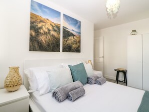 Cottage | Interior - Iroko (Torpoint)