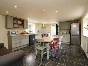 Cottage | Private kitchen | Fridge, microwave, dishwasher, cookware/dishes/utensils - Hoglets (Minehead)