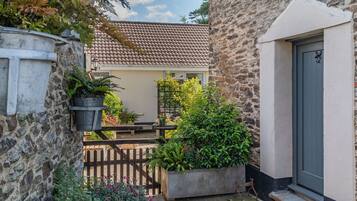 Cottage | Property grounds