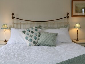 Cottage | 3 bedrooms, individually decorated, individually furnished, free WiFi