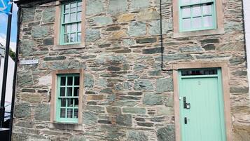 كوخ | واجهة المنشأة