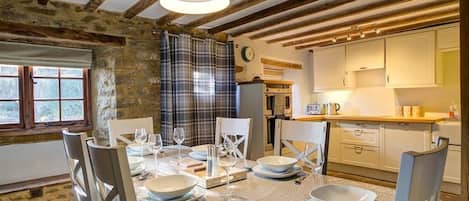 Cottage | Private kitchen | Fridge, dishwasher, cookware/dishes/utensils